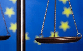 Sodišče EU: Letalska družba ni dolžna tehtati interesov različnih skupin potnikov