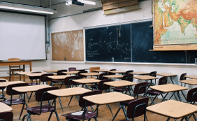 Ministrstvo objavilo pravilnik o učbeniškem skladu