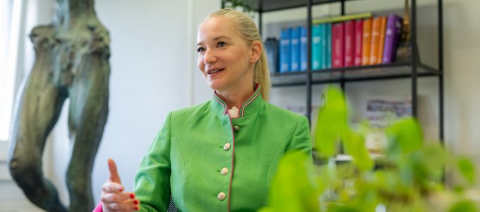 Dr.Alenka Oven